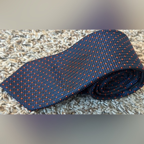 Banana Republic tie, navy and red polka dots - Picture 1 of 2